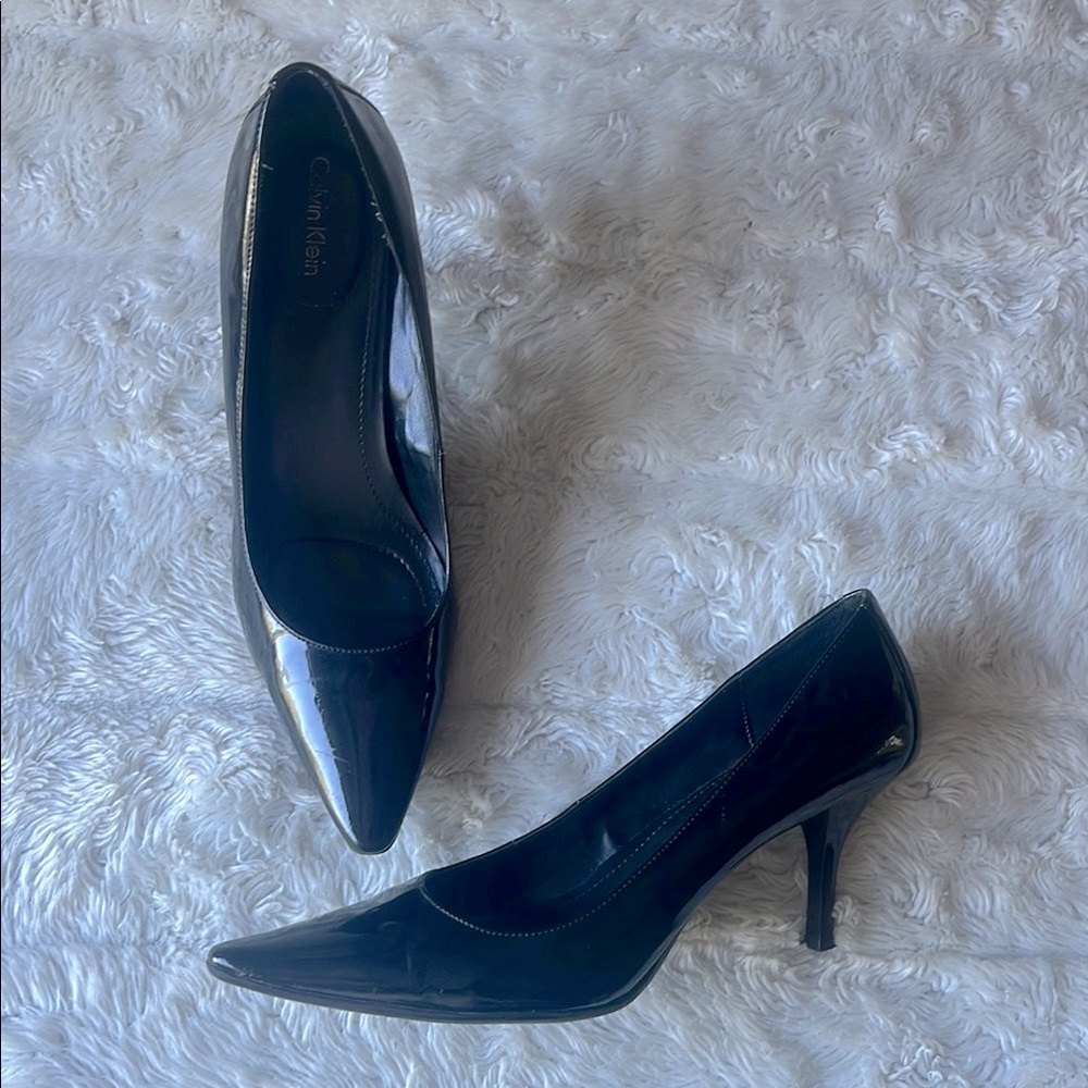 Calvin Klein Black Heels Classic Pointed Toe Womans Size 8‎ faux patten leather